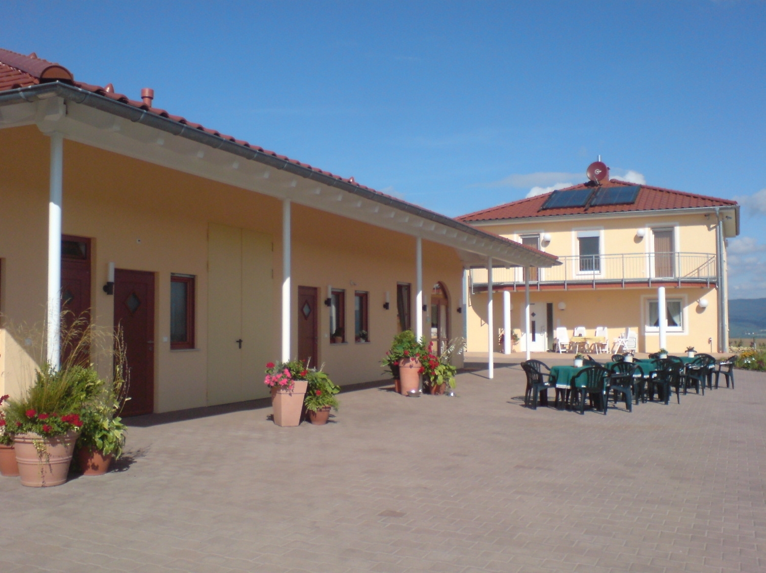 Area sosta per camper - in den Bergen - Stellplatz Wein-und Sektgut Menk