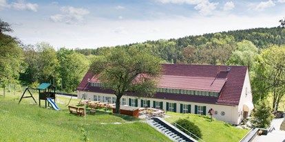 Reisemobilstellplatz - Thüringer Wald - Außenanlage - Stellplatz am Land- und Golfhotel "Alte Fliegerschule"