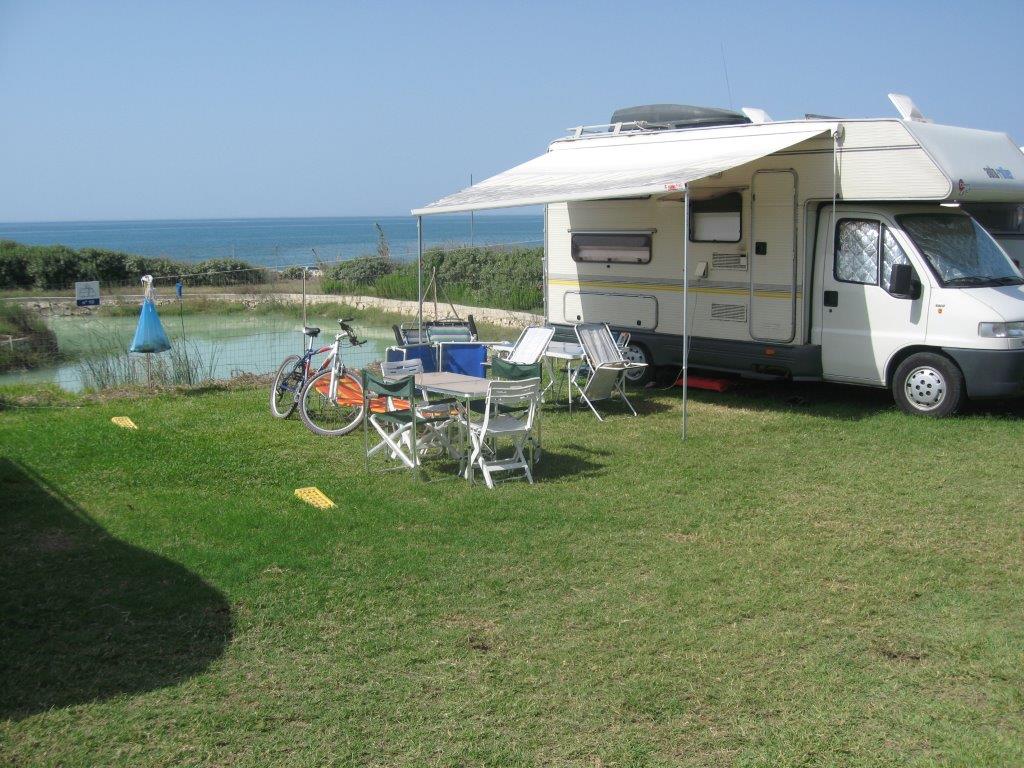 Reisemobilstellplatz: fronte mare e prato verde, Pozzallo ha la bandiera blu - Salvamar Camper Sosta