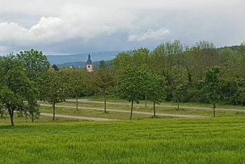 Wohnmobilstellplatz: Die St. Markuskirche im Stadtzentrum ist über einen rund 10minütigen Spaziergang erreichbar - Wohnmobilstellplatz Zweibächen am Lieserpfad