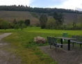 Wohnmobilstellplatz: "Rastplatz am Wohnmobilstellplatz mit Blick auf die Weinberge - Wohnmobilstellplatz Zweibächen am Lieserpfad