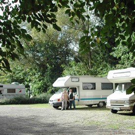 Wohnmobilstellplatz: Stellplatz vorn und Entsorgungsstation - Camping-und Ferienpark Teichmann