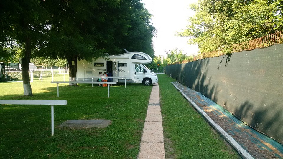 Place de parking pour camping-car - Garda VR - Corte Agricola Monrò