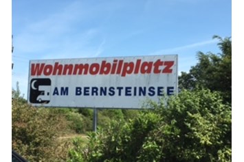 Wohnmobilstellplatz: Stellplatz am Bernsteinsee