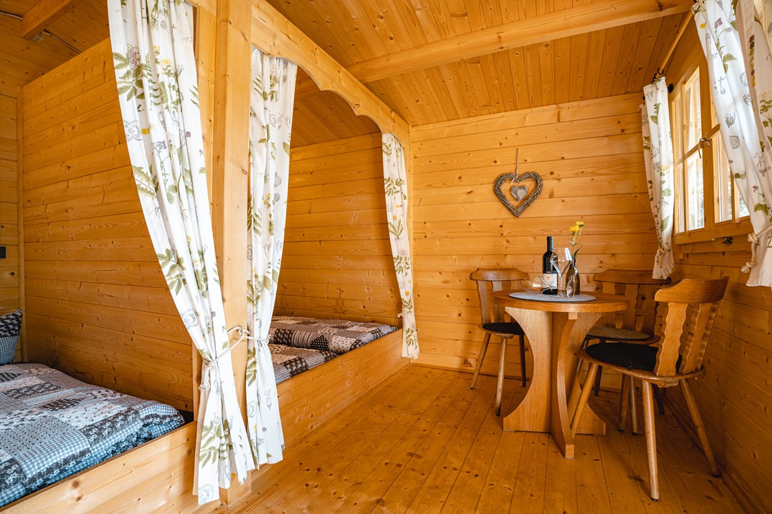 Wohnmobilstellplatz: Kleine Holzhütte für bis zu 4 Personen - Vogtlandcamping