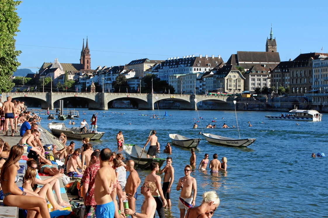 Wohnmobilstellplatz: Nach Basel kostenlos mit Bus und Bahn - Wohnmobil-Stellplatz Lörrach-Basel