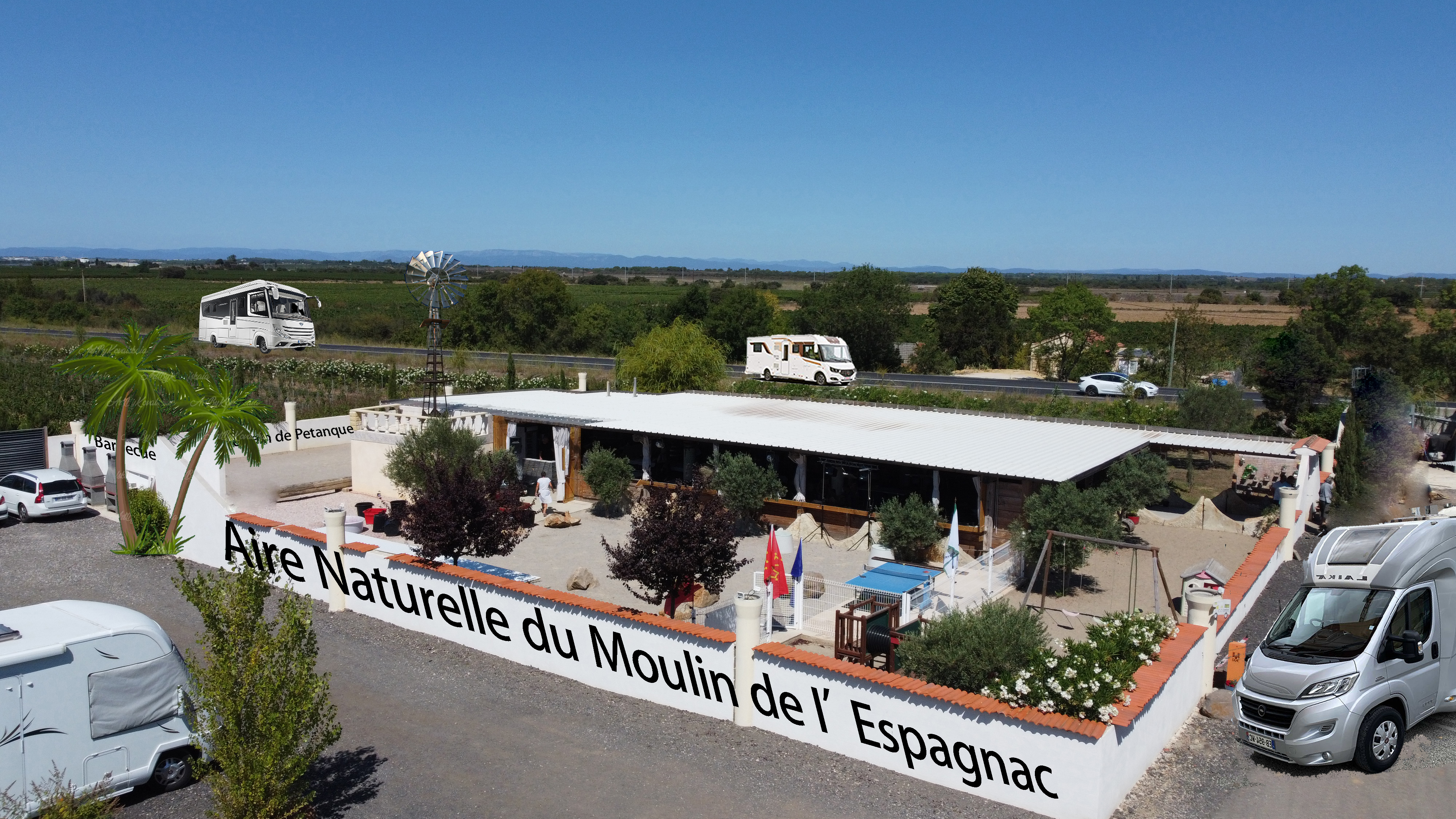 Reisemobilstellplatz - Art des Stellplatz: eigenständiger Stellplatz - Les Cabanes de Fleury - Salle de convivialité            
 aire de jeux pour enfants
jeux de boules - Aire naturelle du Moulin de l'Espagnac