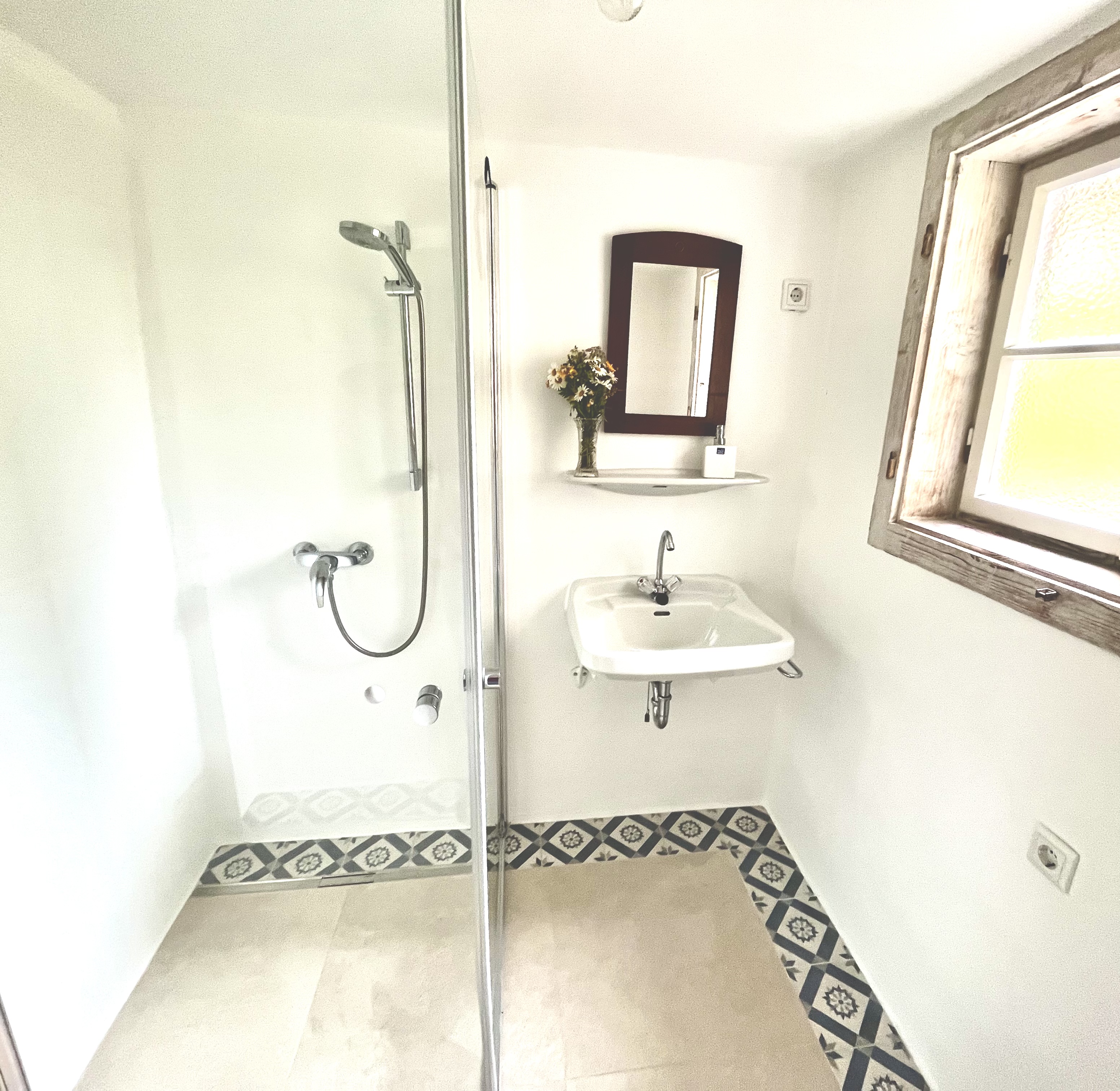 Wohnmobilstellplatz: Campingdusche - hepi Lodge Stellplätze mit Weitblick