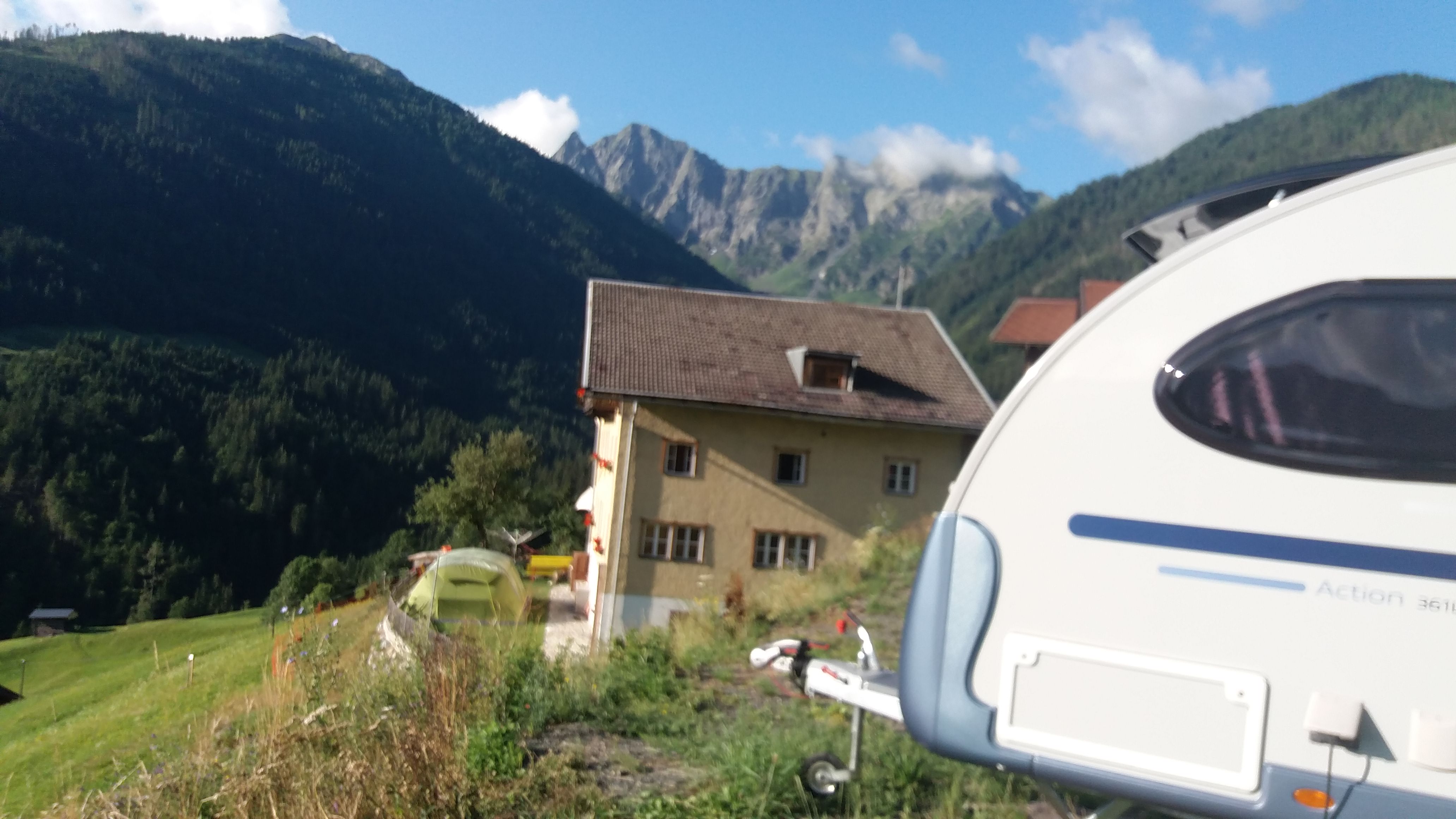 Wohnmobilstellplatz: hepi Lodge Stellplätze mit Weitblick