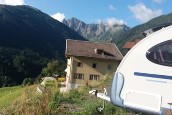 Wohnmobilstellplatz: hepi Lodge Stellplätze mit Weitblick