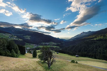 Wohnmobilstellplatz: hepi Lodge Stellplätze mit Weitblick