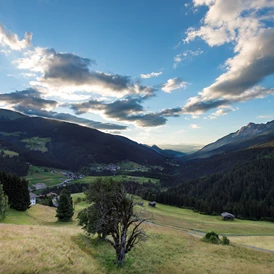 Wohnmobilstellplatz: hepi Lodge Stellplätze mit Weitblick