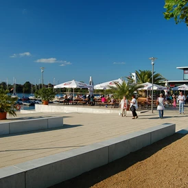 Wohnmobilstellplatz: Hafen mit Gastronomie an der Xantener Südsee, fußläufig vom Stellplatz gelegen! Wunderschöne Spaziergänge und Radwege! - Wohnmobilpark Xanten