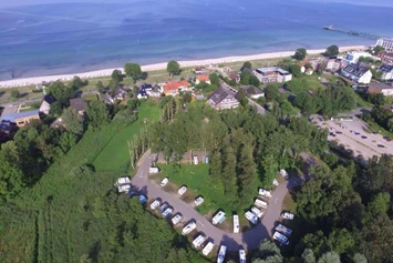 Wohnmobilstellplatz: Unser Stellplatz liegt 200 Meter vom Strand entfernt - Womohafen Scharbeutzer Strand