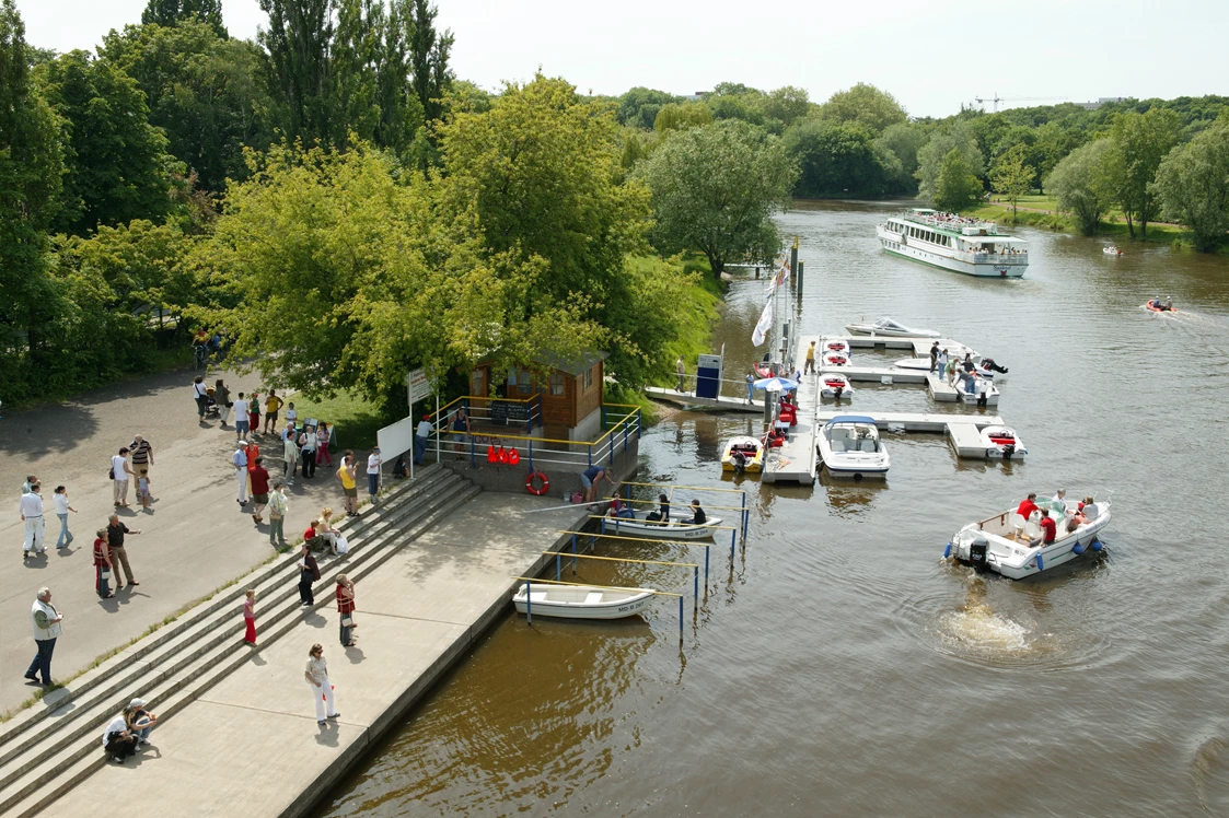 Wohnmobilstellplatz: Bootsverleih an der Giebichensteinbrücke (c) Thomas Ziegler, Stadt Halle (Saale)  - Wohnmobilstellplatz an der Fährstraße