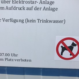 Wohnmobilstellplatz: Hunde sind nicht erlaubt - Stellplatz Elmenhorst