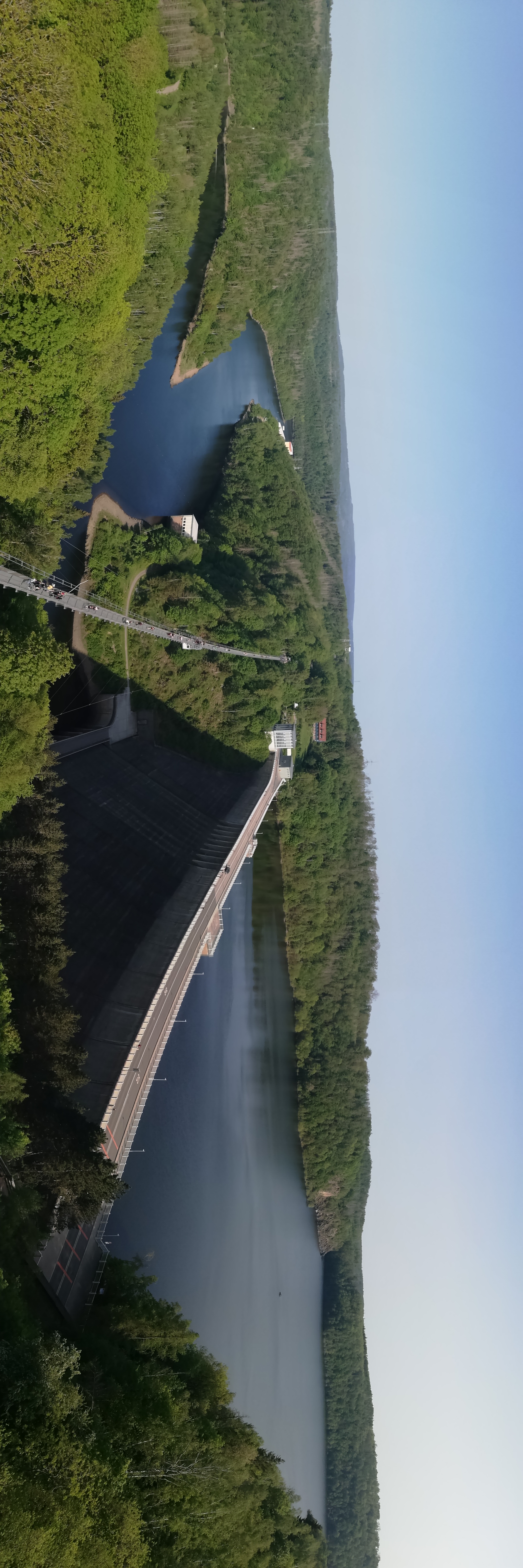 Wohnmobilstellplatz: Panoramaansicht - Campingstell und Zeltplatz an der Talsperre