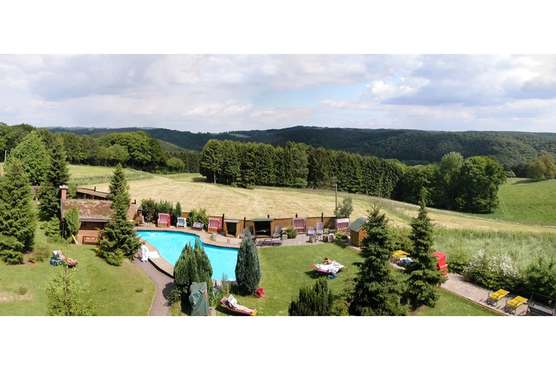 Wohnmobilstellplatz: Blick ins Bergische Land. - Eifgen- Sauna