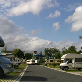 Wohnmobilstellplatz: Quelle: http://www.uslar.de - Reisemobil-Park am Badeland