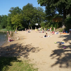 Wohnmobilstellplatz: Badestrand - Wohnmobilhafen am Luckower See