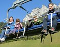 Wohnmobilstellplatz: Komm mit auf den Sessellift. (Familien)Kinder fahren im Sommer gratis Sesselbahn in Begleitung Eltern(teil), Grosi/Opi, Gotti/Götti - Wiriehornbahnen AG - Diemtigtal