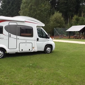 Wohnmobilstellplatz: Unser Grillplatz, direkt auf dem Stellplatz. - Wohnmobil- & Caravanstellplatz am Hotel Forstmeister