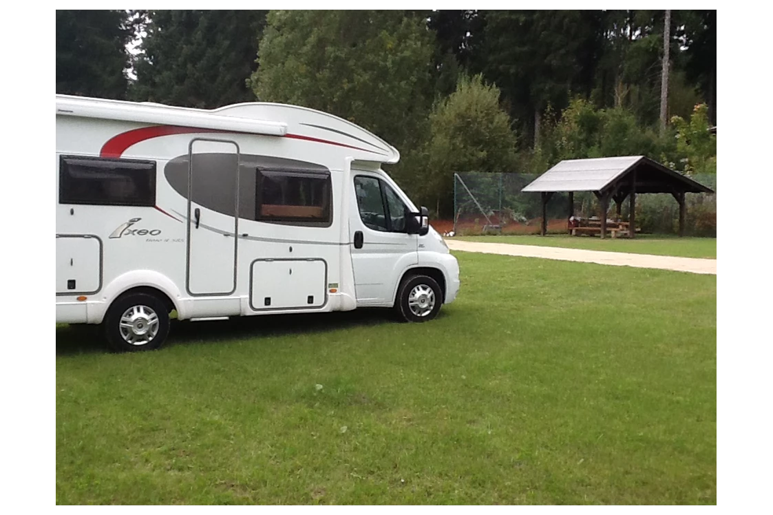 Wohnmobilstellplatz: Unser Grillplatz, direkt auf dem Stellplatz. - Wohnmobil- & Caravanstellplatz am Hotel Forstmeister