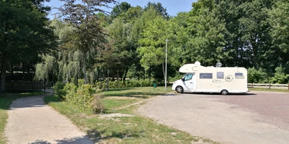 Posto auto camper - Lüneburger Heide - Wohnmobilstellplatz im Ziegeleiweg, Bergen - Wohnmobilstellplatz im Ziegeleiweg