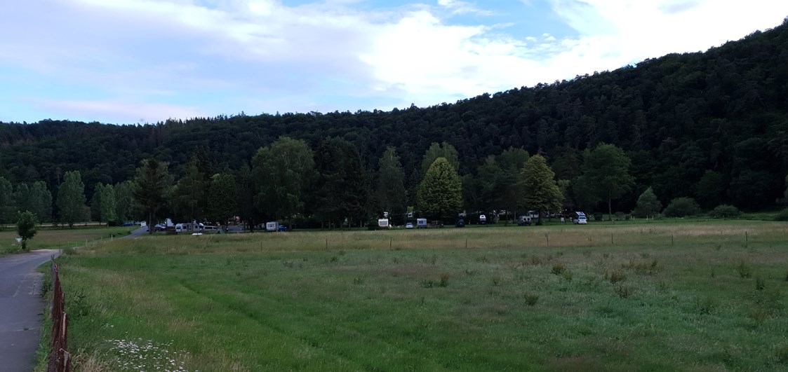 Wohnmobilstellplatz: Campingplatz vom Dorf aus - Camping Fuldaschleife