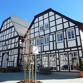 Wohnmobilstellplatz: Haus Buuck aus dem Jahre 1609 ( ältestes Haus aus der Hansezeit) und Antikcafe Muckefuck - Wohnmobilstellplatz auf dem Kamp 1