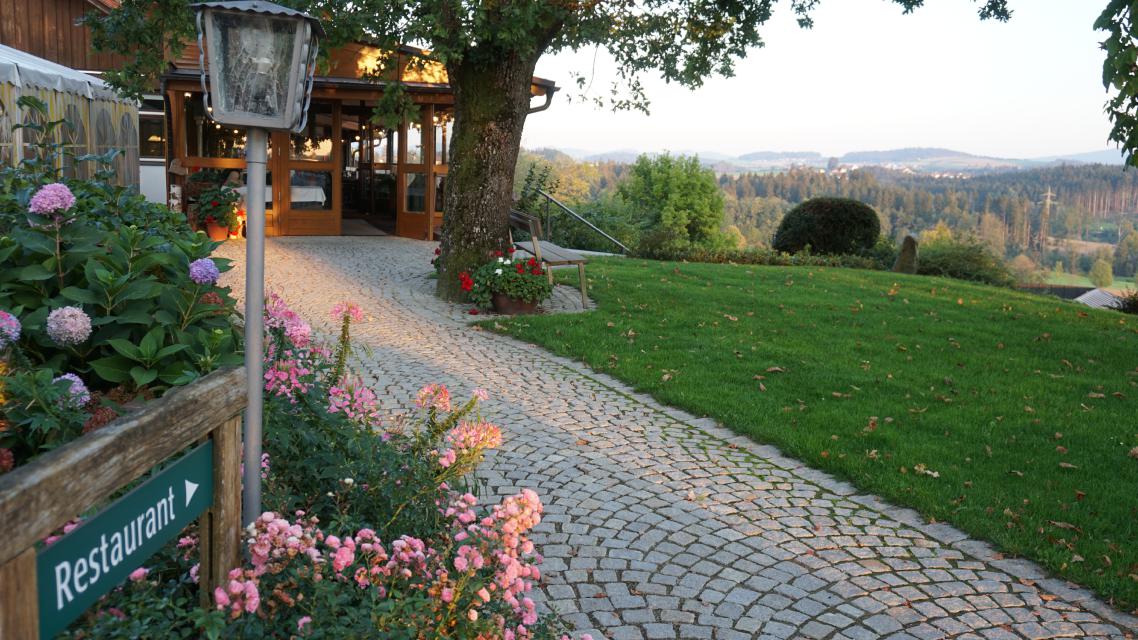 Wohnmobilstellplatz: den Weg finden Sie problemlos - Raßbach bei Passau ANETSEDER-Landhotel, Lofts & Golf inkl. Frühstück und Fitness