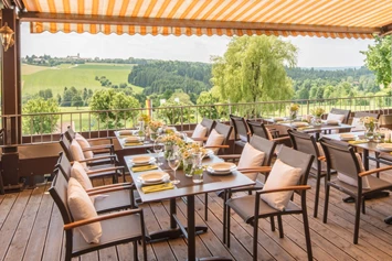 Wohnmobilstellplatz: große Pnanorama-Sonnenterrasse - Raßbach bei Passau Golf- und Landhotel Anetseder am Golfplatz inkl Frühstück und Fitness