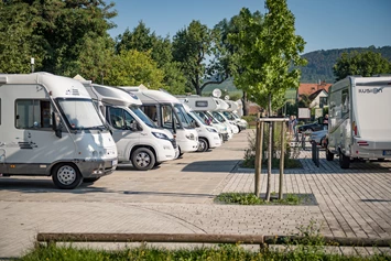 Wohnmobilstellplatz: Wohnmobilstellplatz Iphofen an der historischen Stadtmauer - Wohnmobilstellplatz am Einersheimer Tor