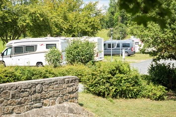 Reisemobilstellplatz: Reisemobilstellplatz "Am Kurpark" im Grünen gelegen. - Reisemobilstellplatz "Am Kurpark" Bad Neustadt a. d. Saale