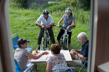 Reisemobilstellplatz: Geselligkeit wird in Bad Neustadt gelebt. - Reisemobilstellplatz "Am Kurpark" Bad Neustadt a. d. Saale