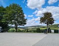 Wohnmobilstellplatz: wunderschöner Blick Richtung Tschechien - Festplatz Hohenberg an der Eger