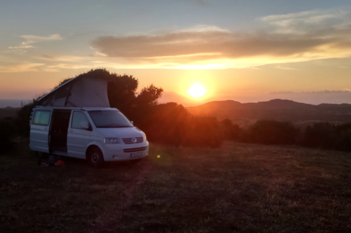 Wohnmobilstellplatz: Stellplatz auf der oberen Ebene - Agricamping - Agriturismo Petra di Cossu