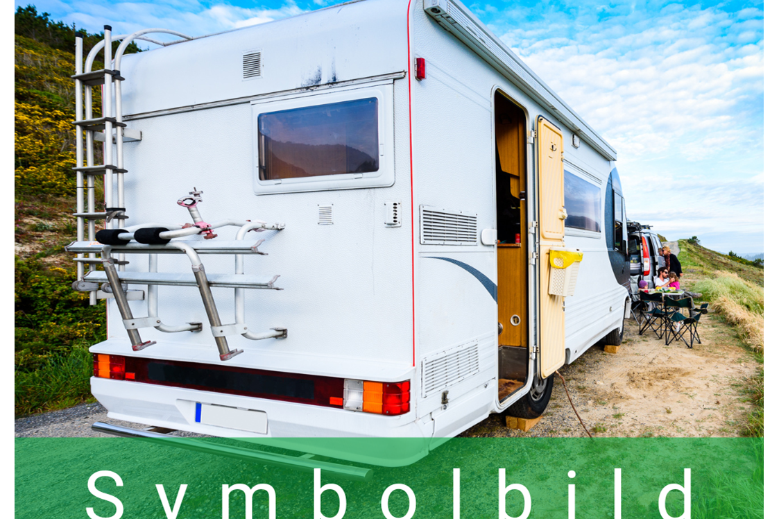 Wohnmobilstellplatz: Symbolbild - Camping, Stellplatz, Van-Life - Caravanstellplatz am Naturbad Bismarker Kolk