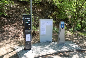 Wohnmobilstellplatz: Parkautomat und Frischwasserversorungstation - Wohnmobilstellplatz in der Gemeinde Hellenthal