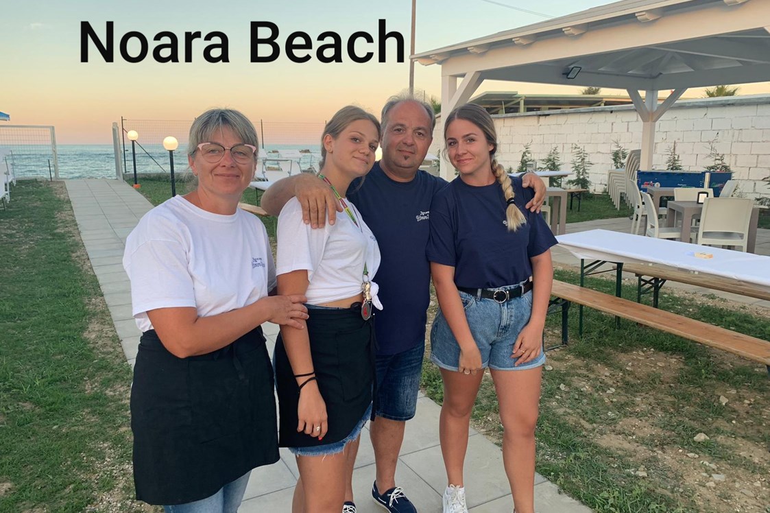 Wohnmobilstellplatz: Das Nora Beach Team  - Agricamping Noara Beach 