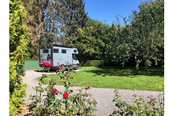 Wohnmobilstellplatz: Stellplatz auf Splitt an der Wiese
Auffahrkeile erforderlich  - Garten-Camping auf Privatgrundstück in der #Eifel