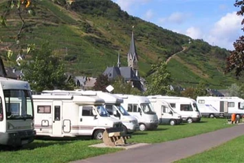 Wohnmobilstellplatz: Wohnmobilplatz am Moselufer St. Adelgund