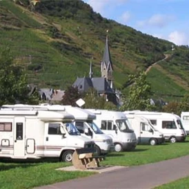 Wohnmobilstellplatz: Wohnmobilplatz am Moselufer St. Adelgund