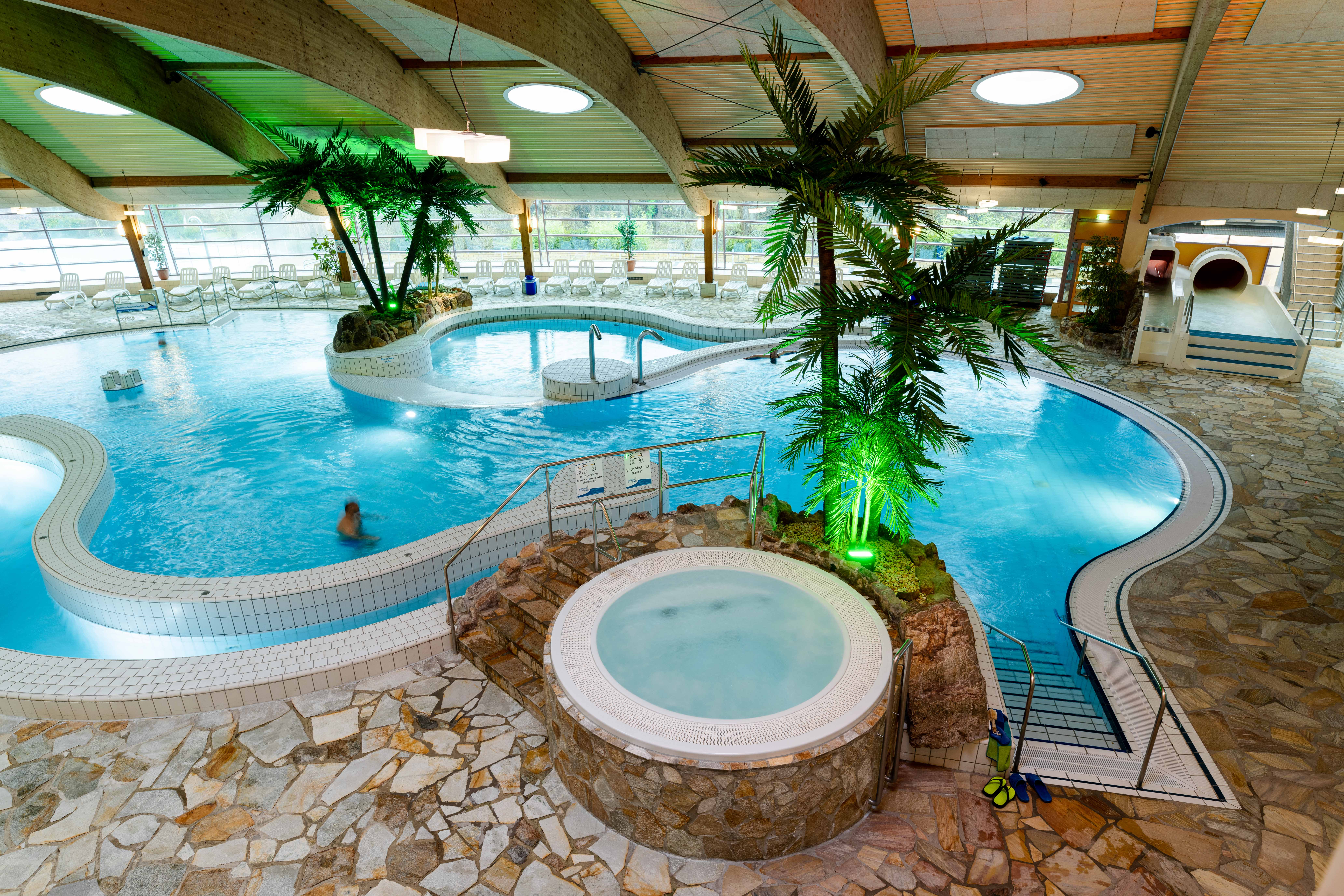 Wohnmobilstellplatz: Badeparadies Eiswiese - Kommunikationsbecken - Reisemobilhafen Eiswiese - Infrastruktur