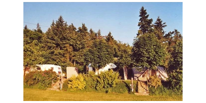 Parkeerplaats voor camper - Art des Stellplatz: eigenständiger Stellplatz - Sommerloch - Quelle: http://www.hoehenhof.de - Caravanplätze am Höhenhof