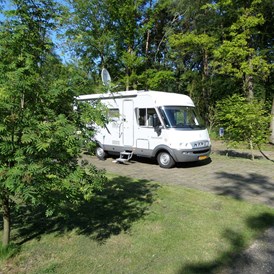 Wohnmobilstellplatz: Camping de Haer , Am rande von Ootmarsum
