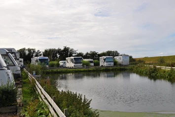 Wohnmobilstellplatz: Das WomoLand-Nordstrand:
Stellplatz- Impressionen - WoMoland Nordstrand