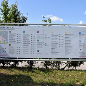 Wohnmobilstellplatz: Wohnmobilstellplatz am Waisenhausberg (Parkplatz hinter der HTL Mistelbach)