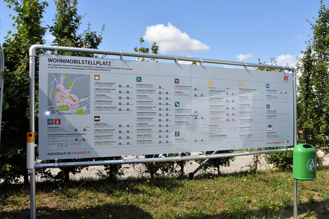 Wohnmobilstellplatz: Wohnmobilstellplatz am Waisenhausberg (Parkplatz hinter der HTL Mistelbach)