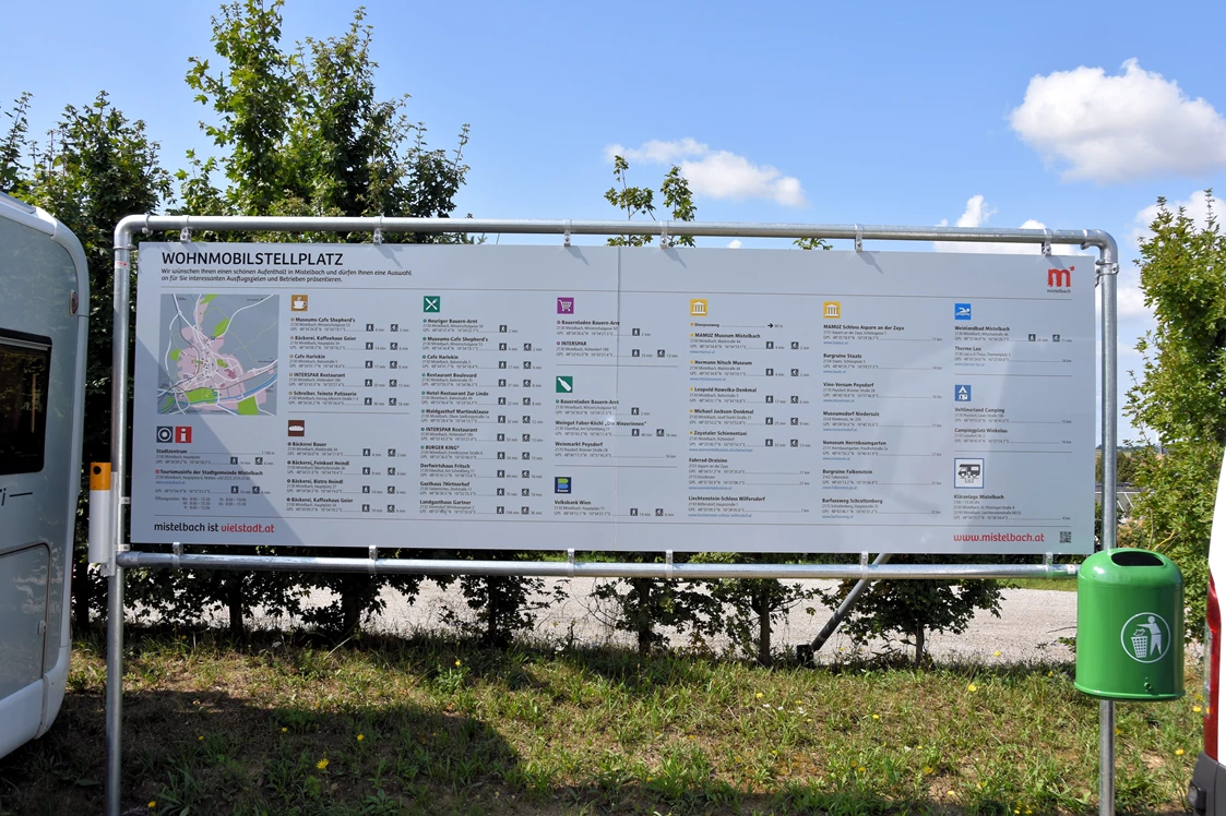 Wohnmobilstellplatz: Wohnmobilstellplatz am Waisenhausberg (Parkplatz hinter der HTL Mistelbach)